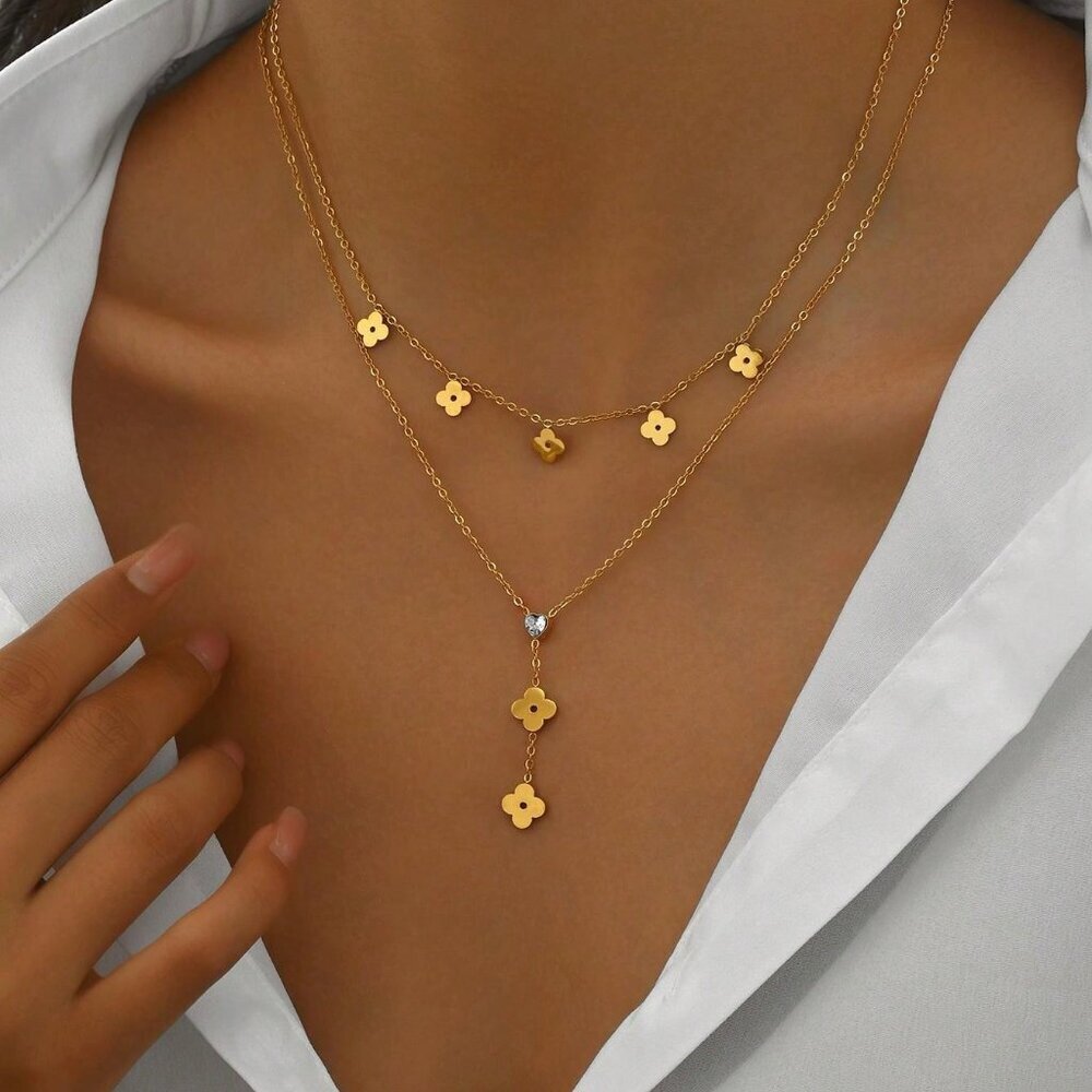 Elegant Gold Flower Pendant Necklace